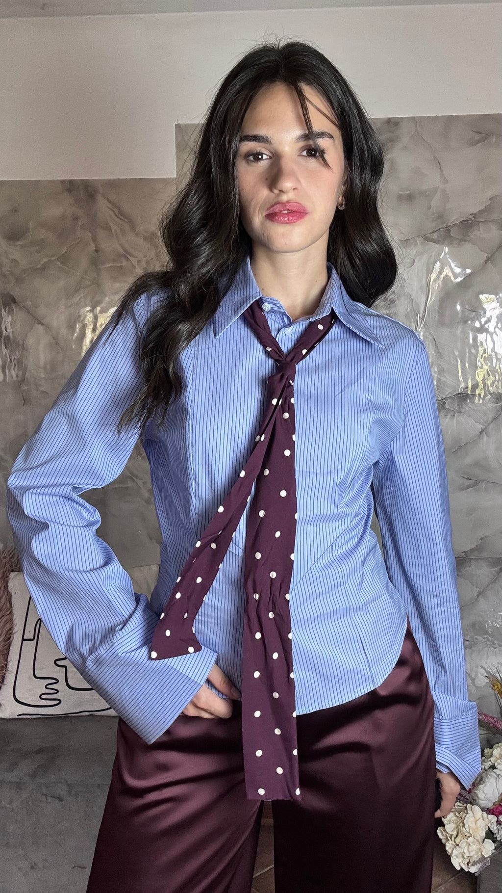 Camicia Azzurra a Righe con Pinces e Polsini Extra Lunghi