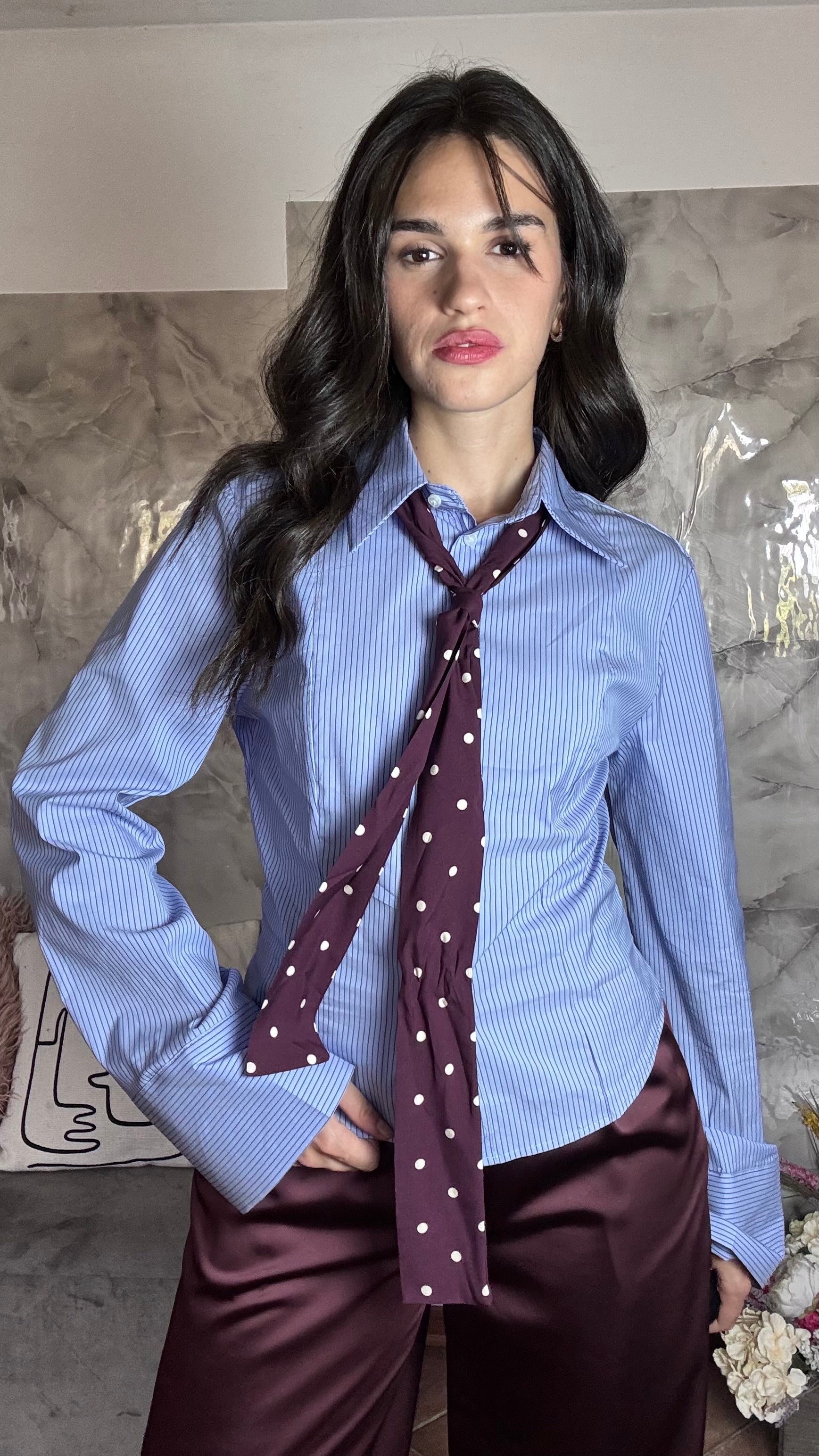 Camicia Azzurra a Righe con Pinces e Polsini Extra Lunghi