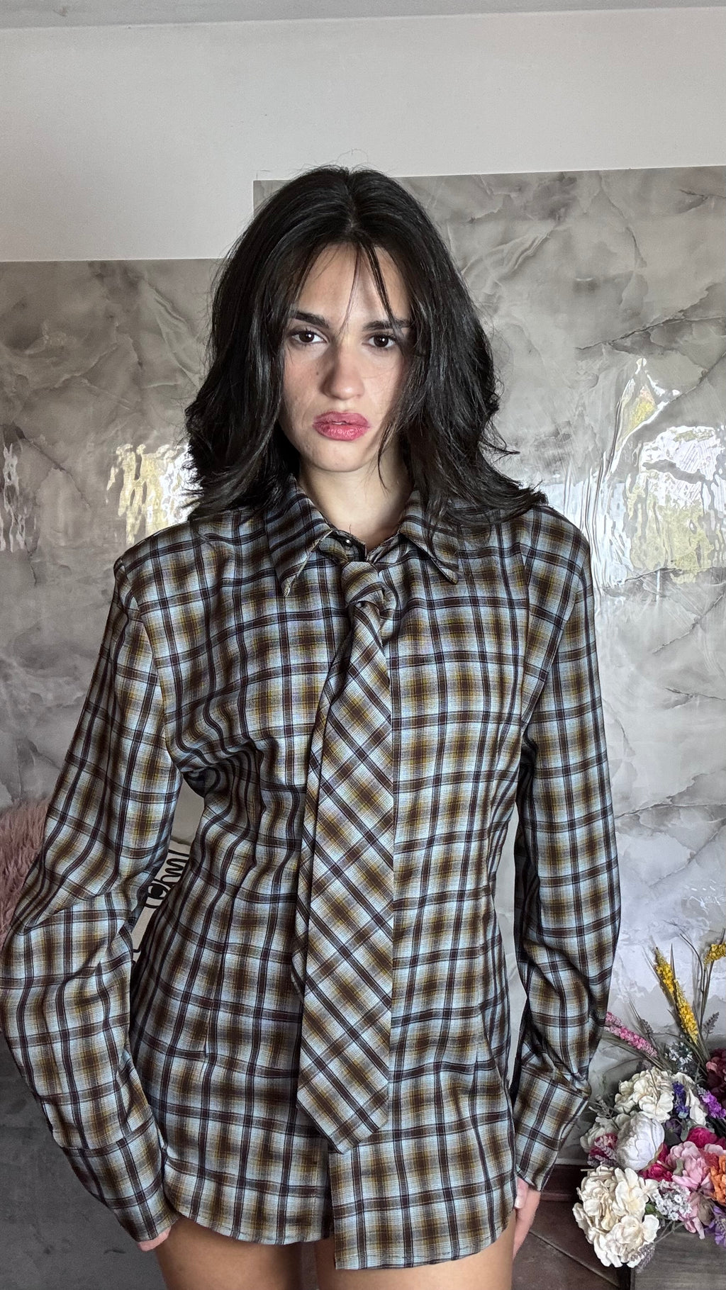 Camicia a Quadri Tartan con Cravatta Coordinata e Pinces