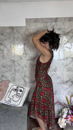 Abito Midi Asimmetrico Leopardato con Rose e Senza Maniche