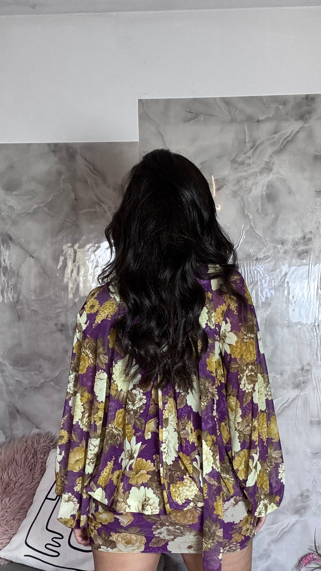 Abito Corto in Chiffon Floreale Viola e Crema con Maniche Blusanti
