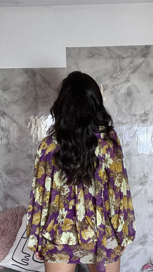 Abito Corto in Chiffon Floreale Viola e Crema con Maniche Blusanti