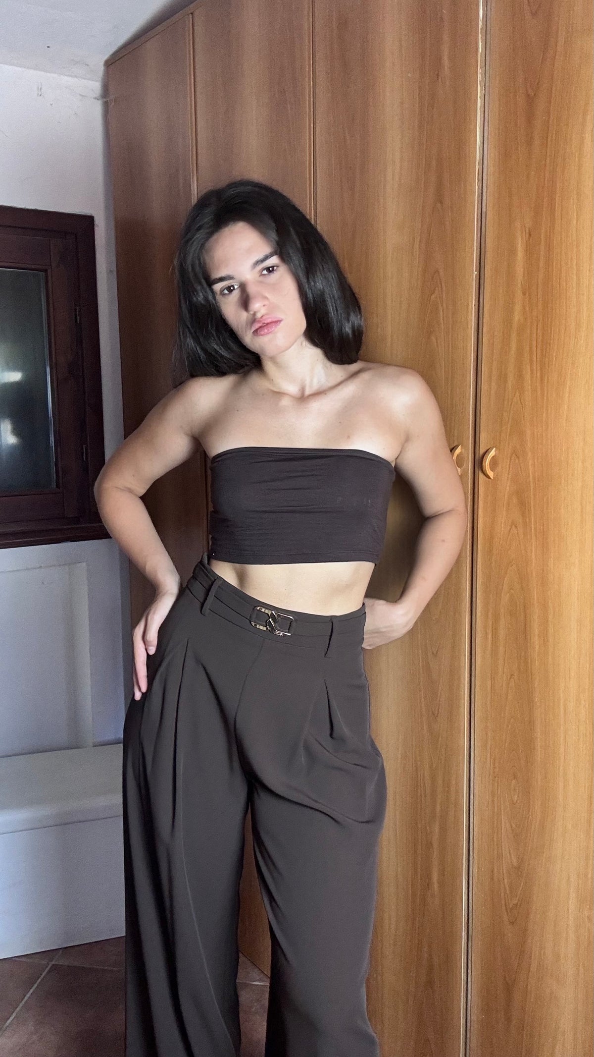 Pantalone ROJEM vita alta palazzo con cintura più passante logo più pieghe