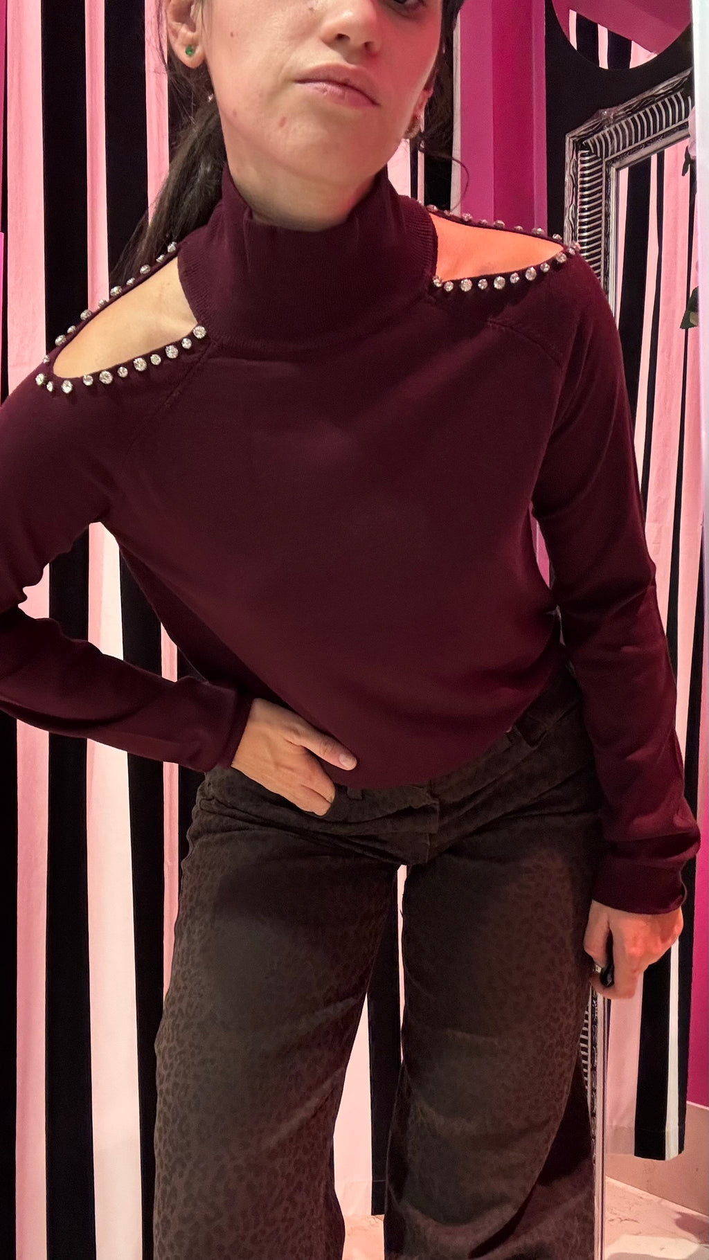 Maglia BOGNANNI manica lunga collo vulvano con apertura più castoni più pietre relish