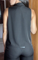 Blusa "Moussa" Relish – Top Senza Maniche Gessato con Fiocco Versatile
