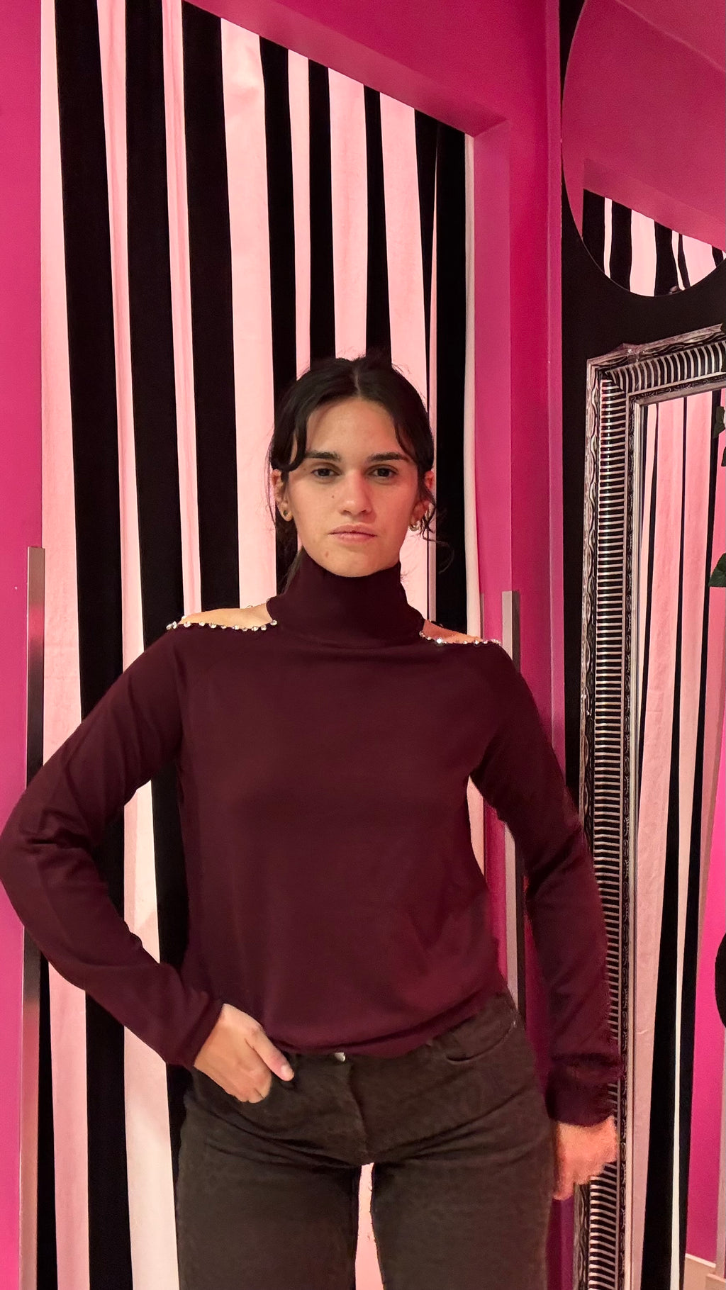 Maglia BOGNANNI manica lunga collo vulvano con apertura più castoni più pietre relish