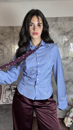 Camicia Azzurra a Righe con Pinces e Polsini Extra Lunghi