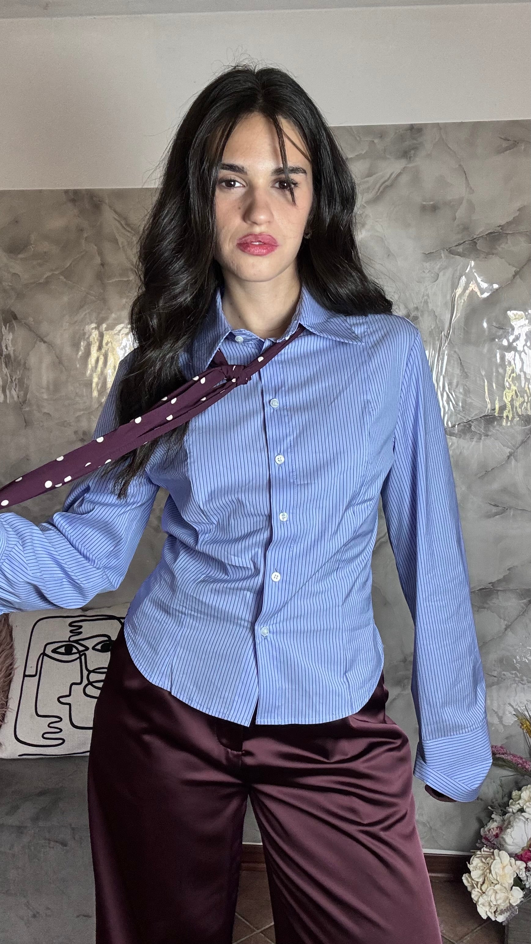 Camicia Azzurra a Righe con Pinces e Polsini Extra Lunghi