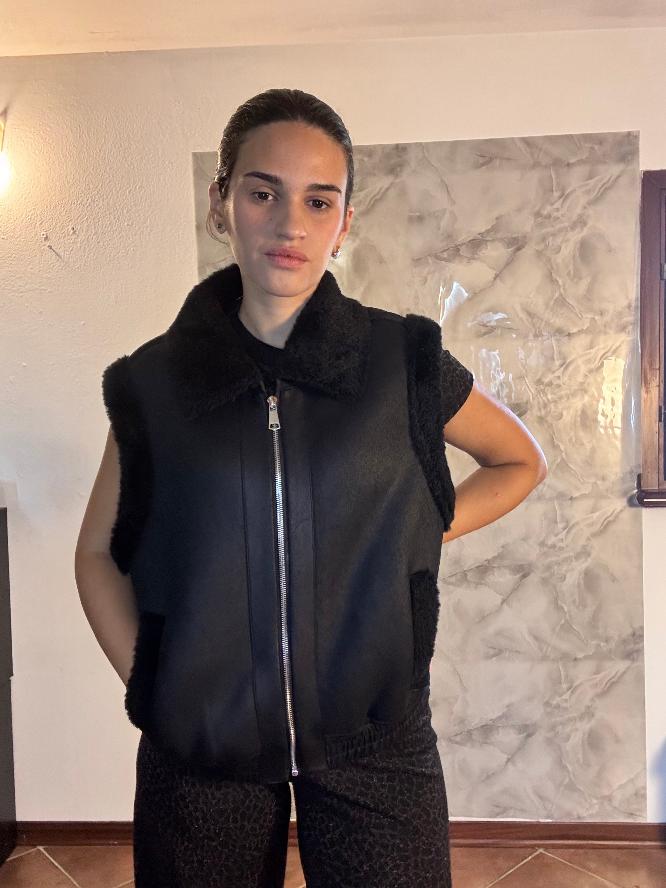 Gilet Smanicato in Montone Nero