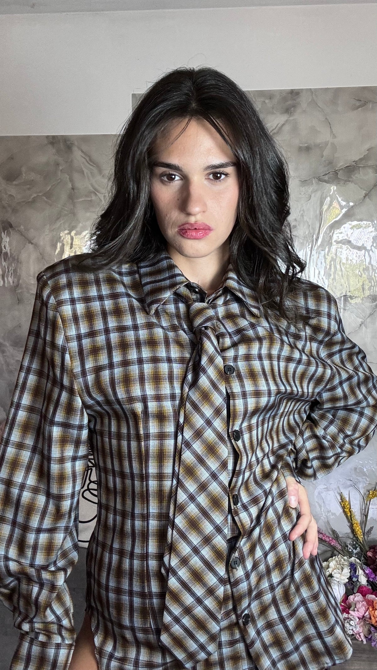 Camicia a Quadri Tartan con Cravatta Coordinata e Pinces