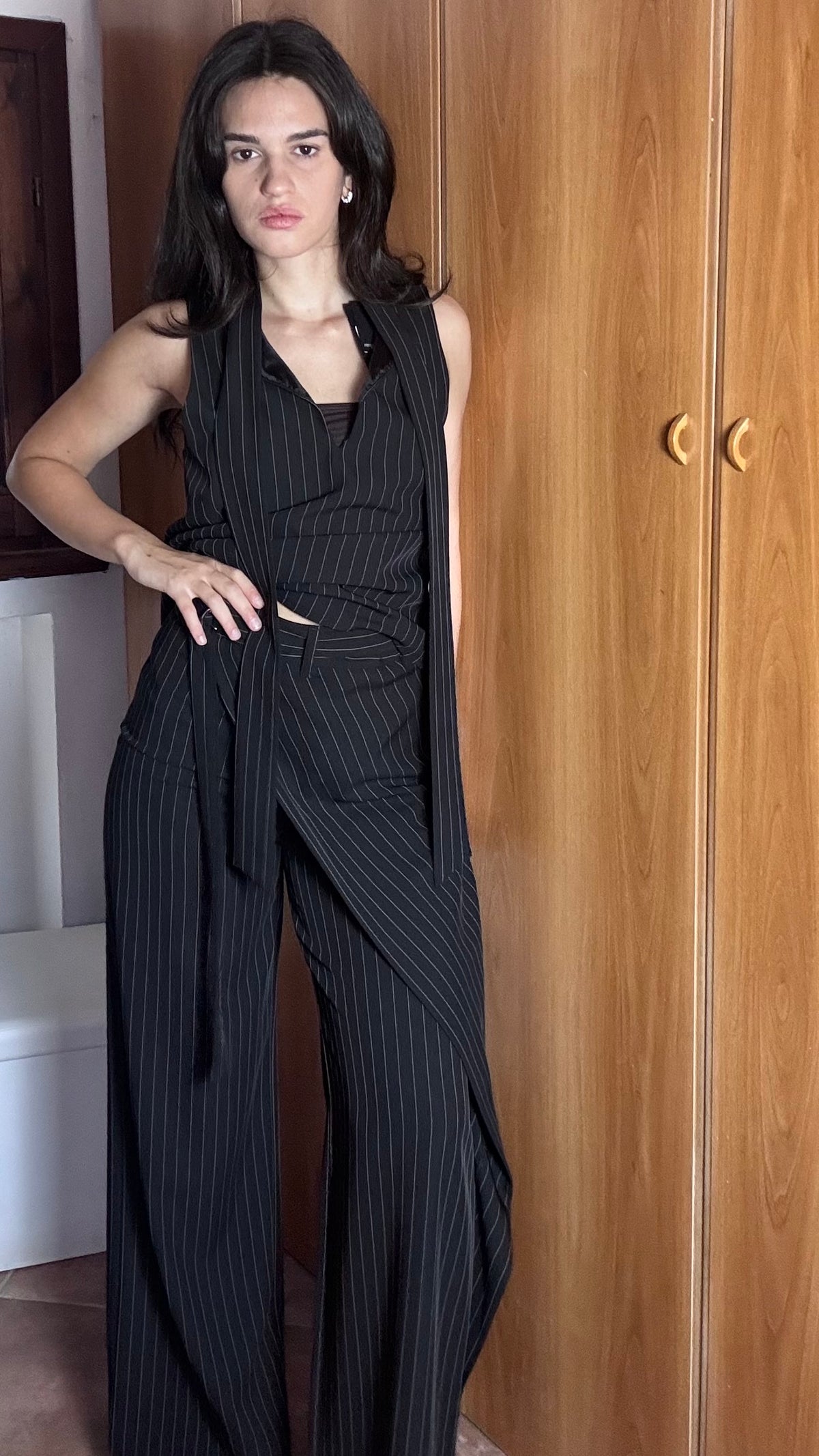 Blusa "Moussa" Relish – Top Senza Maniche Gessato con Fiocco Versatile